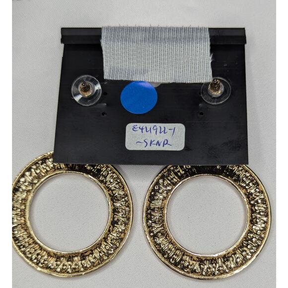 nOir Gold Tone Metal Textured Hoop Earrings - Picture 4 of 5